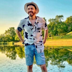 Distressed denim short in excellent condition size 36